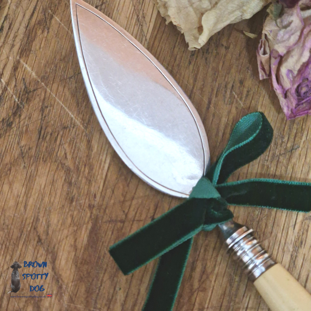 1867 Rare Delicate Vintage Dessert Slice